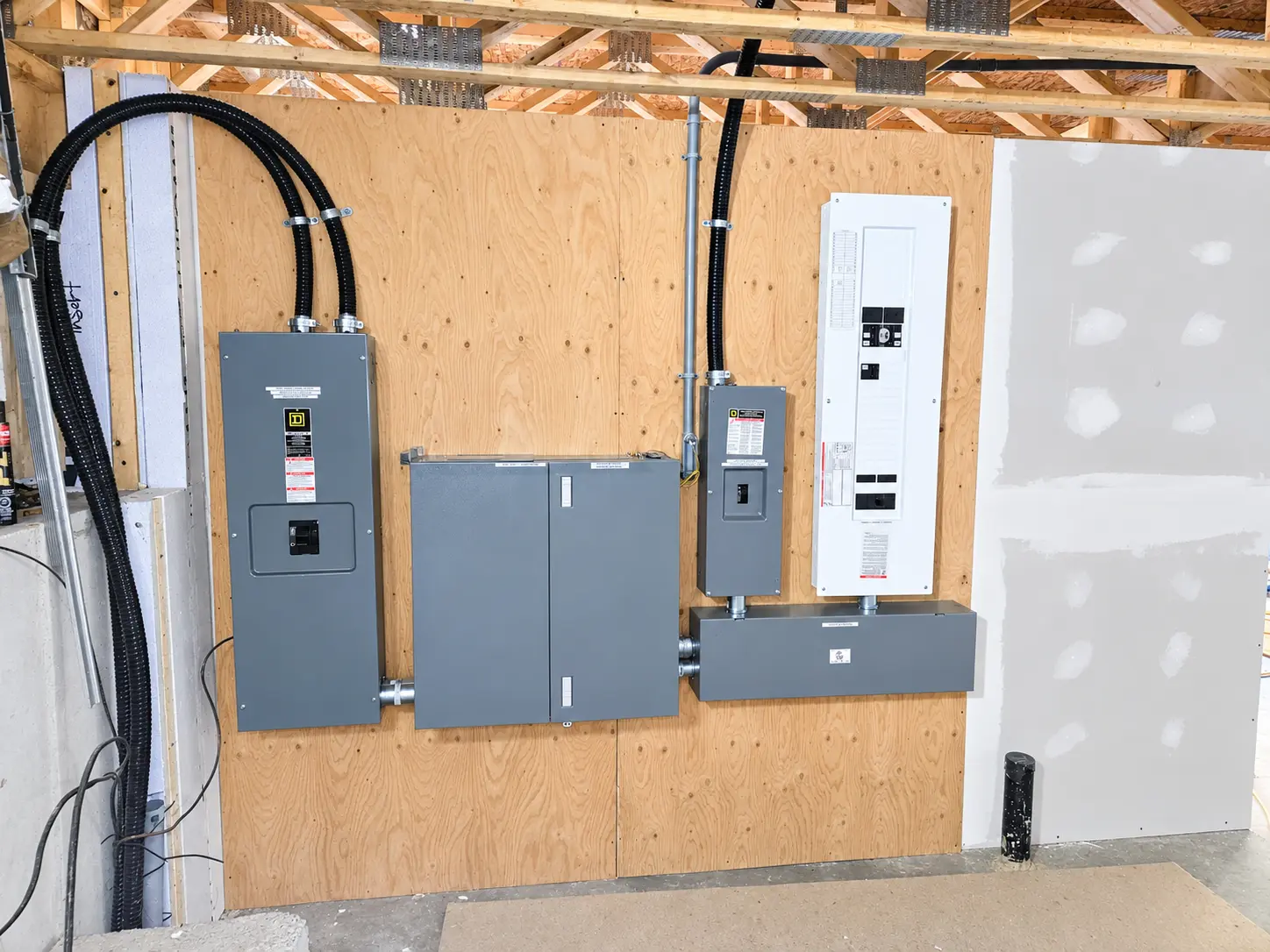 Entrée électrique et panneau d'une maison réalisé par Côté Branché