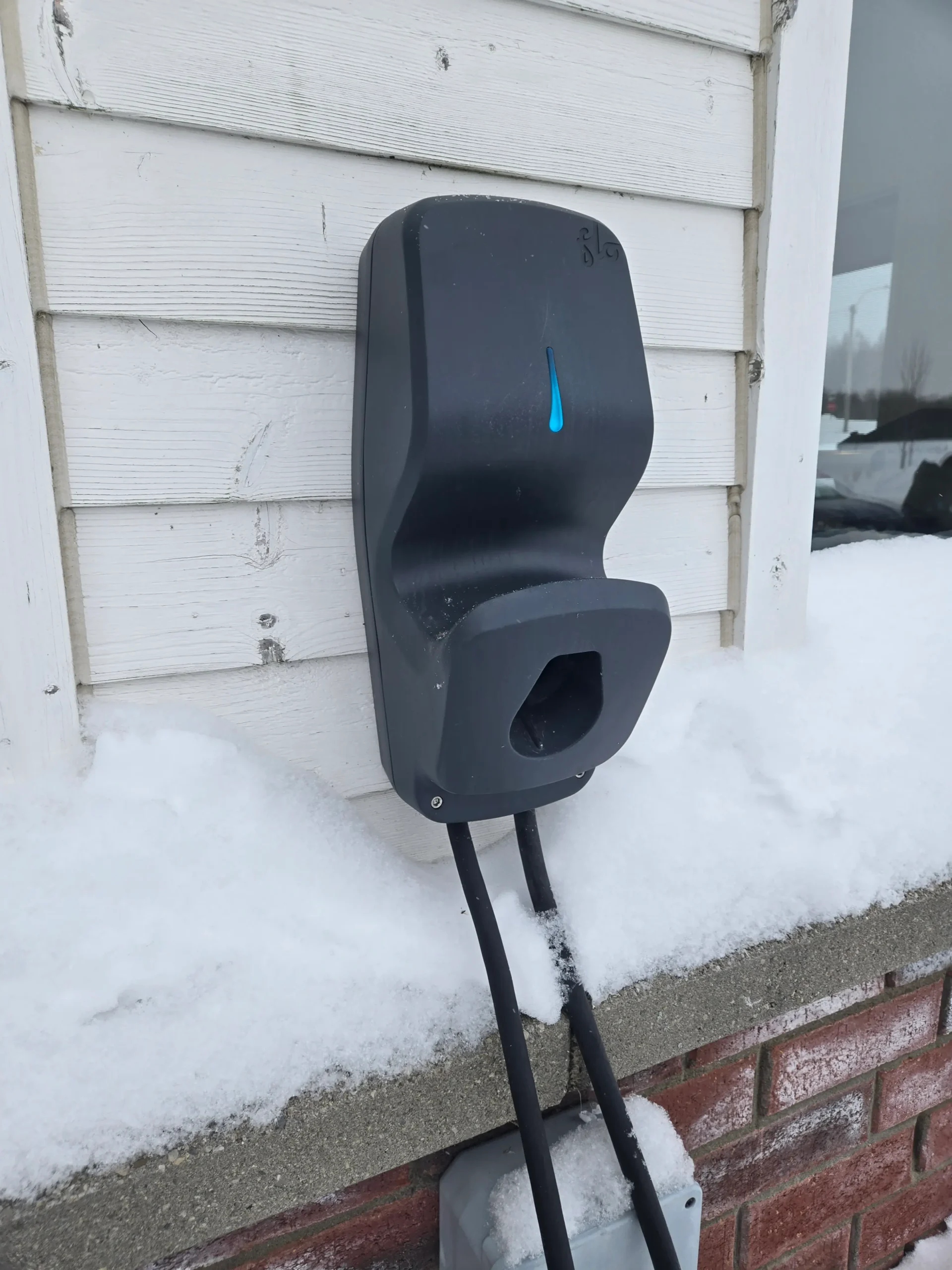 Borne de recharge pour véhicule électrique installée par Côté Branché
