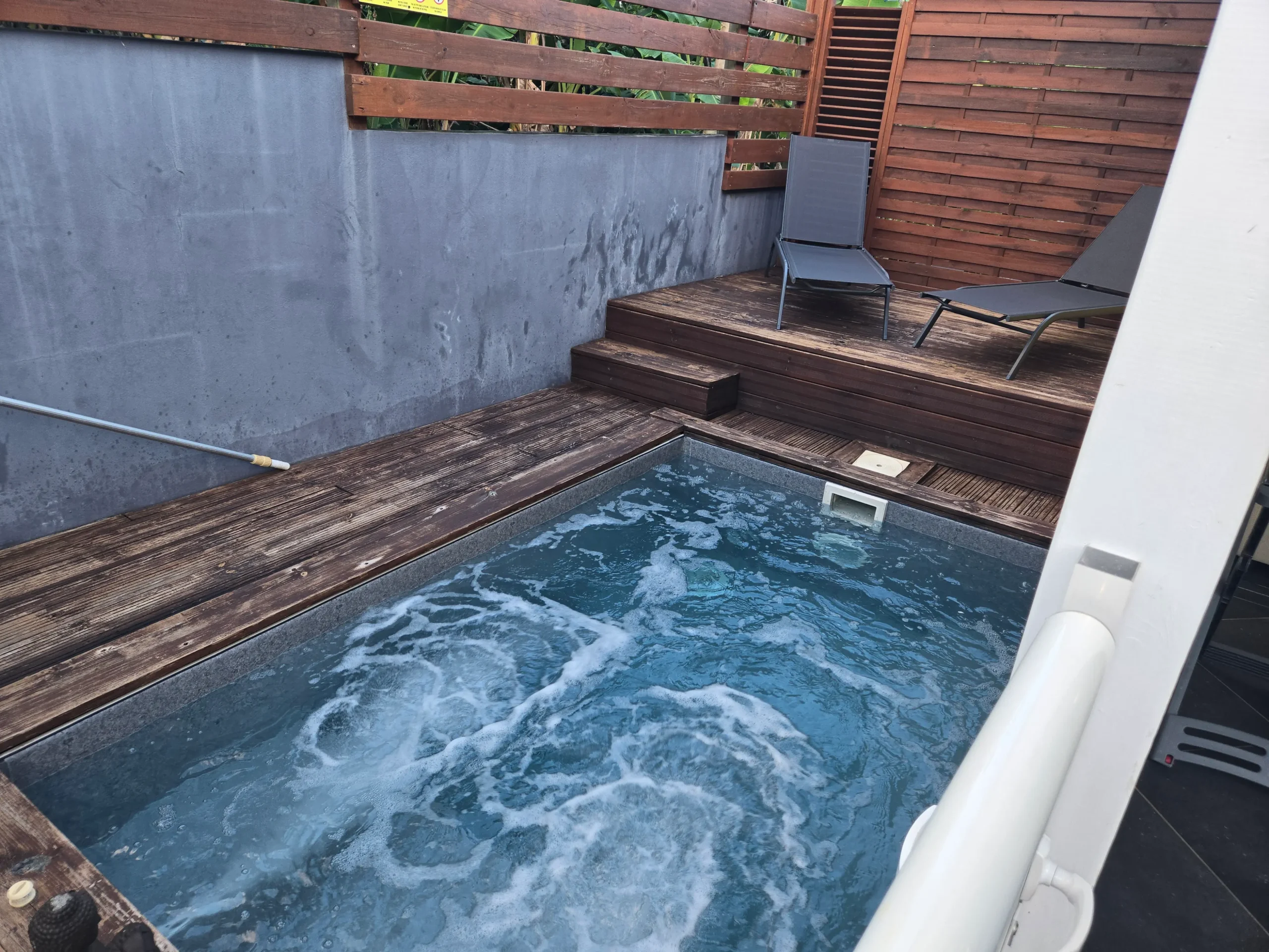 Spa extérieur avec branchement électrique sécuritaire par Côté Branché